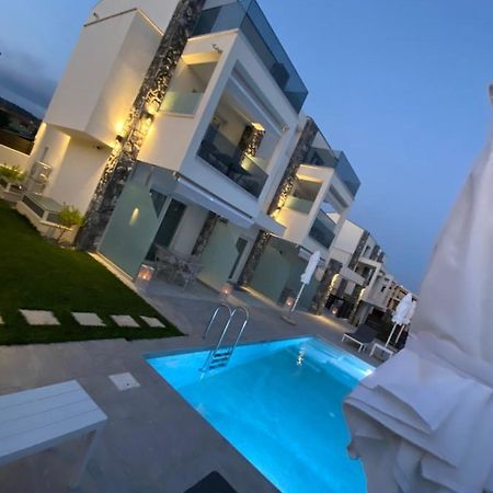 Interni Luxury Living Apartment นิกิติ ภายนอก รูปภาพ