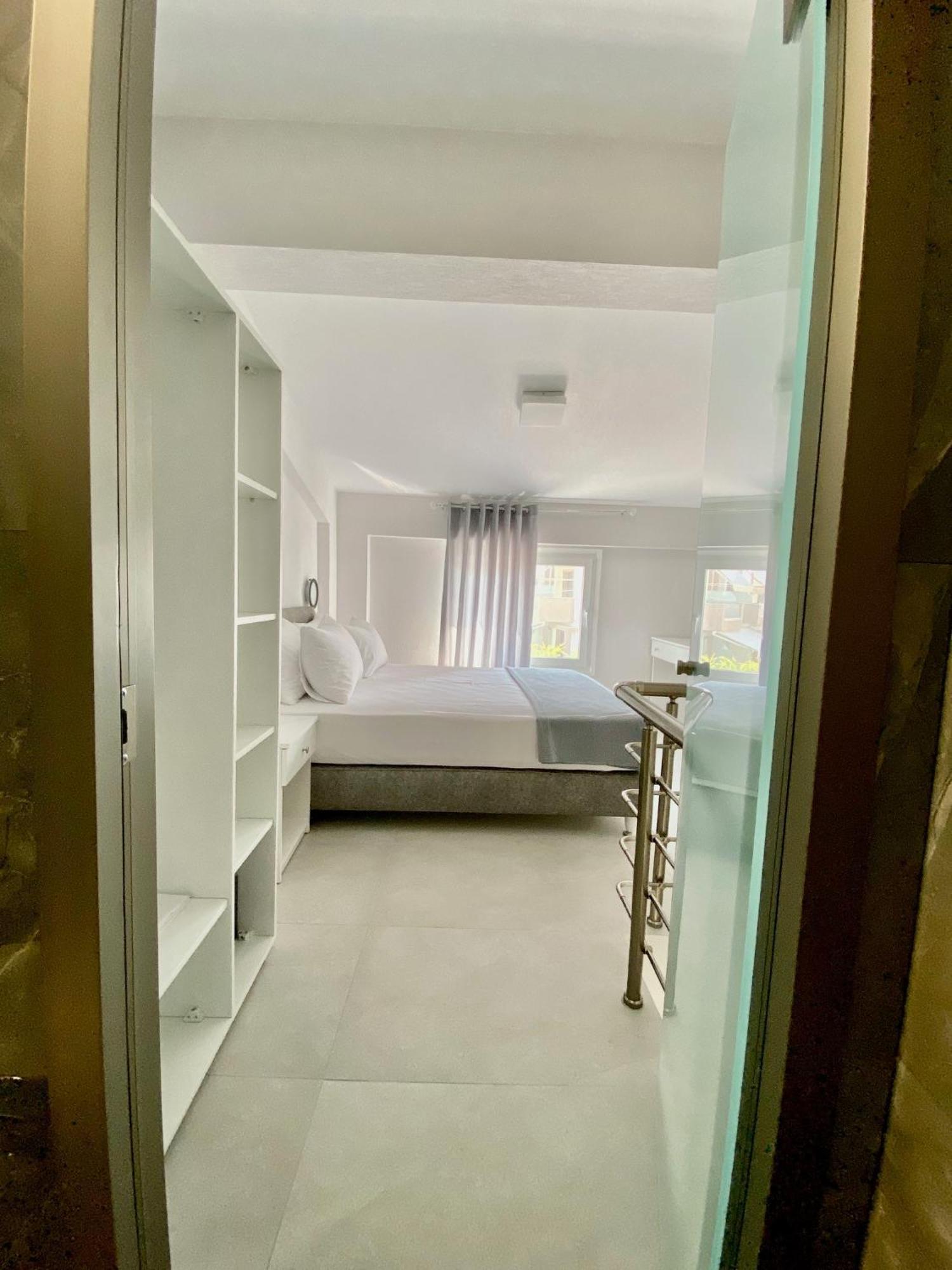 Interni Luxury Living Apartment นิกิติ ภายนอก รูปภาพ