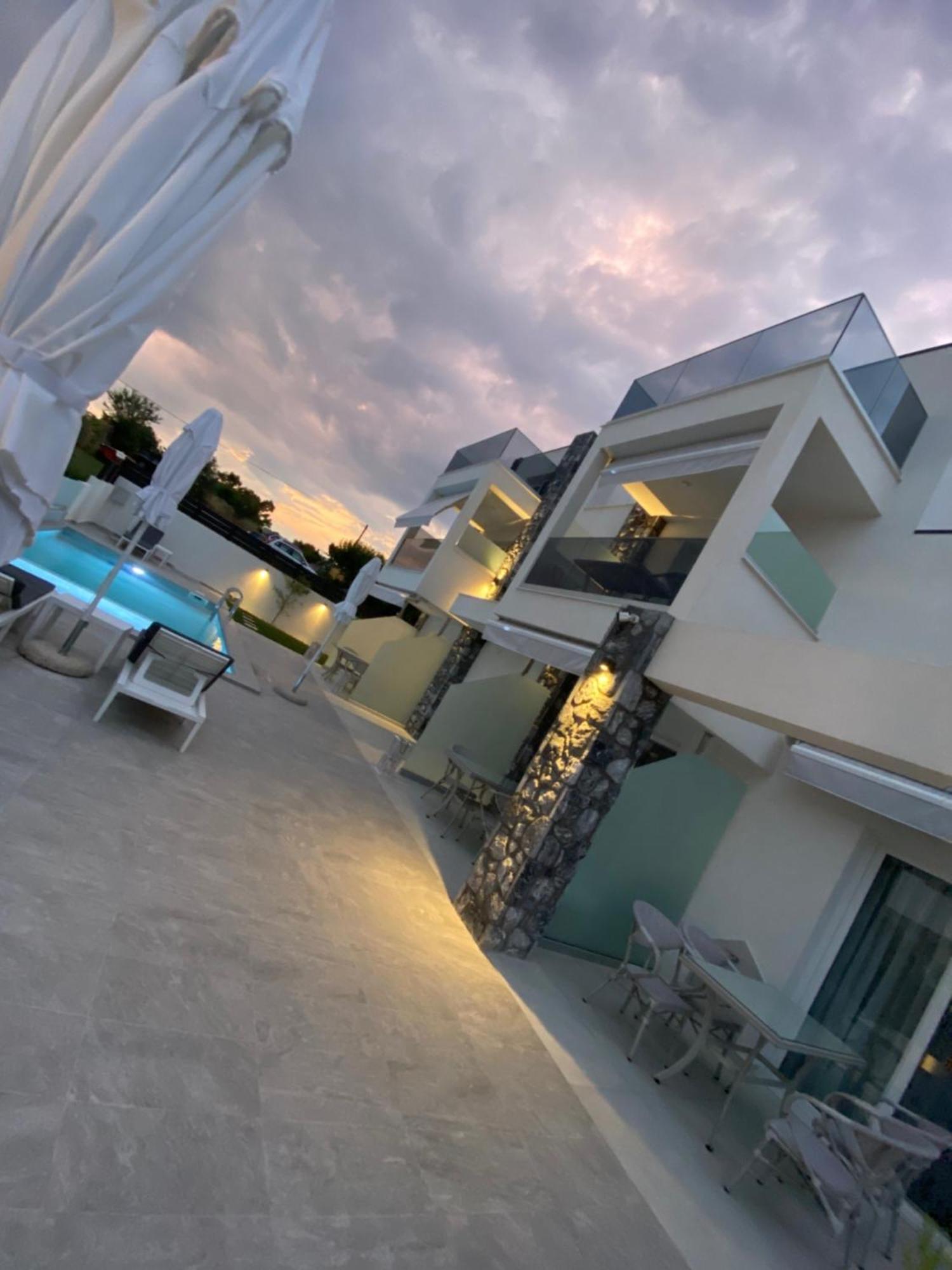 Interni Luxury Living Apartment นิกิติ ภายนอก รูปภาพ