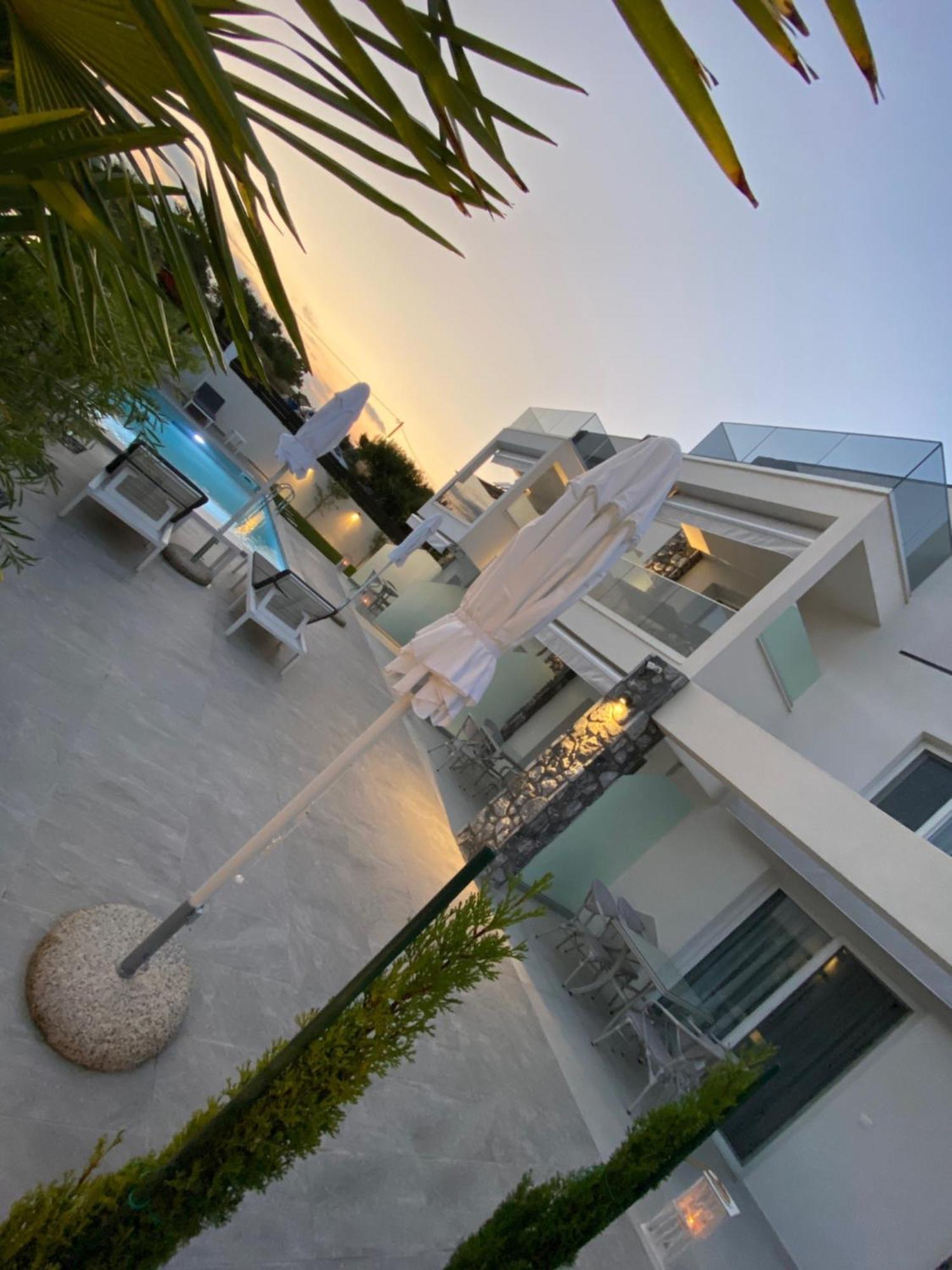 Interni Luxury Living Apartment นิกิติ ภายนอก รูปภาพ