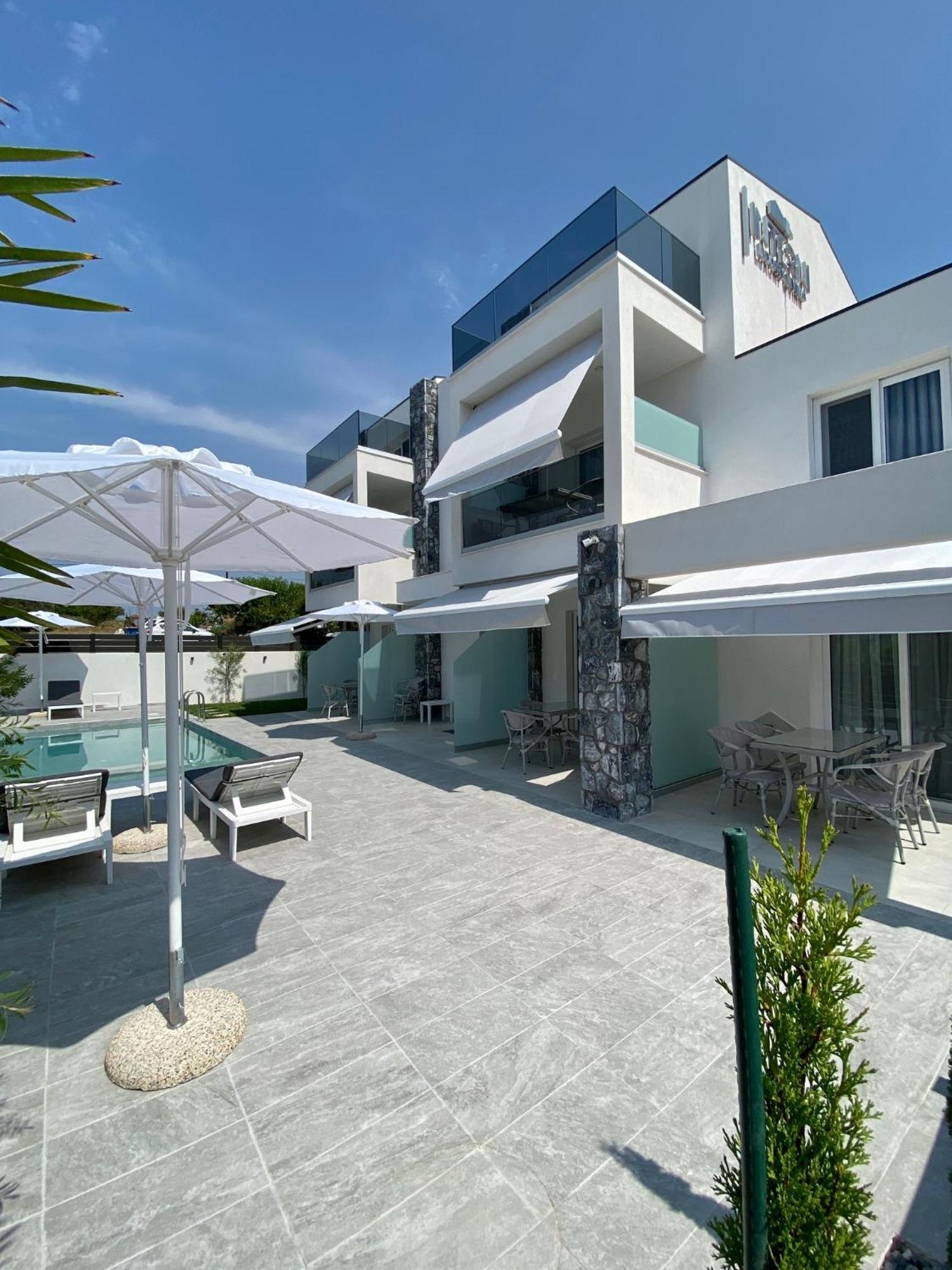 Interni Luxury Living Apartment นิกิติ ภายนอก รูปภาพ