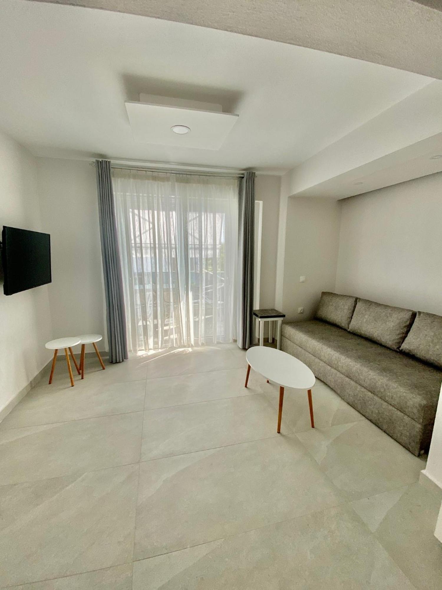 Interni Luxury Living Apartment นิกิติ ภายนอก รูปภาพ