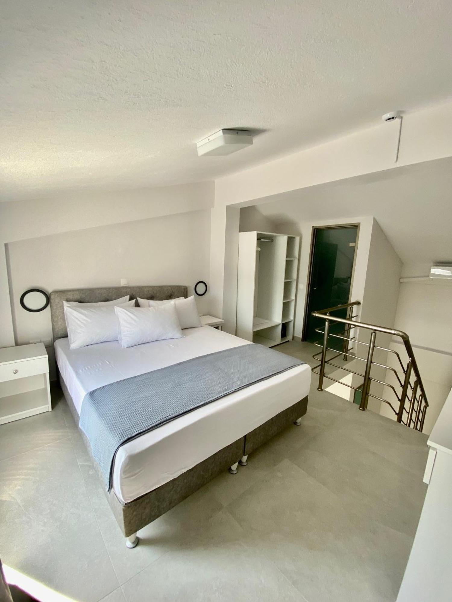Interni Luxury Living Apartment นิกิติ ภายนอก รูปภาพ