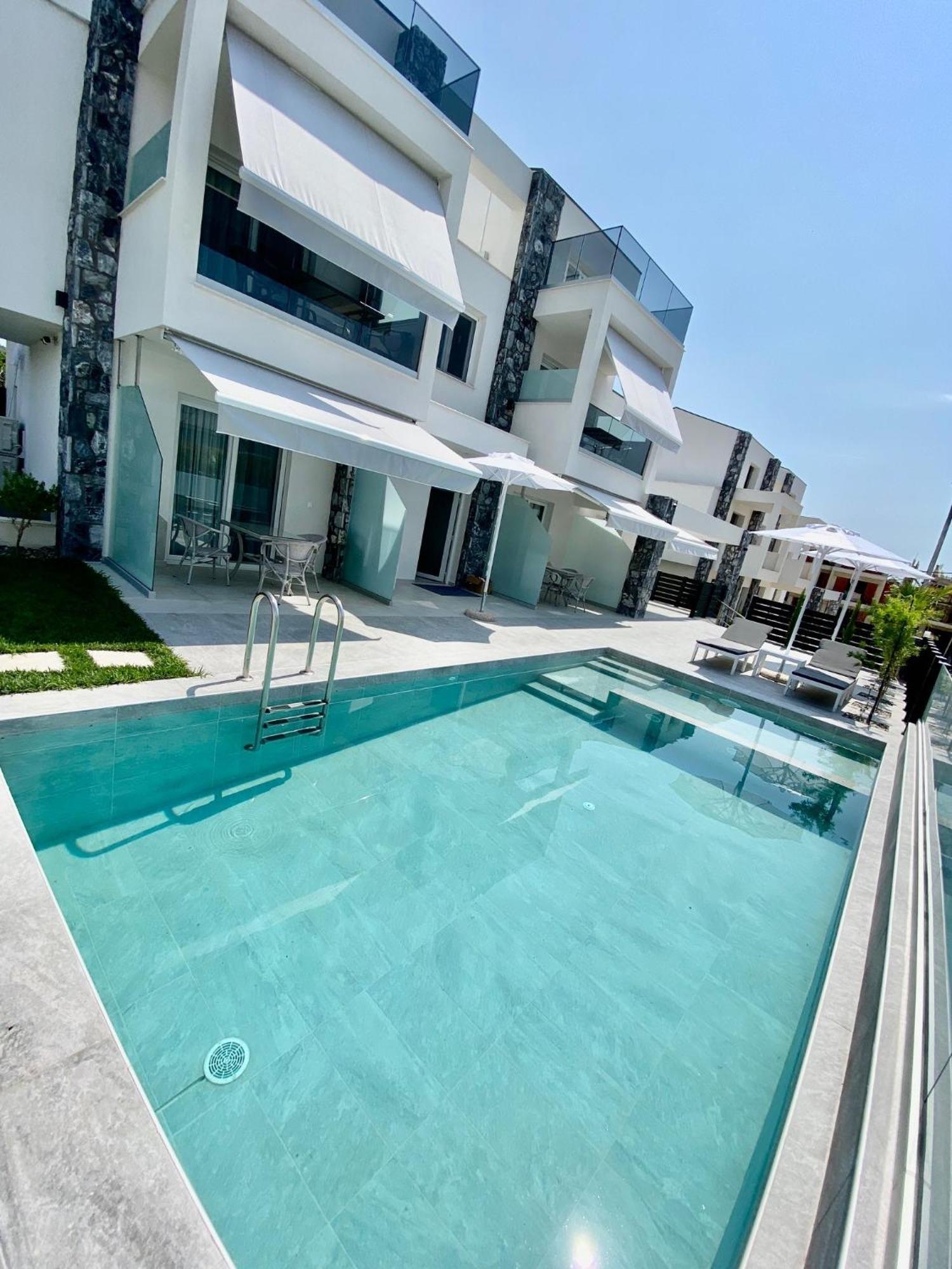 Interni Luxury Living Apartment นิกิติ ภายนอก รูปภาพ