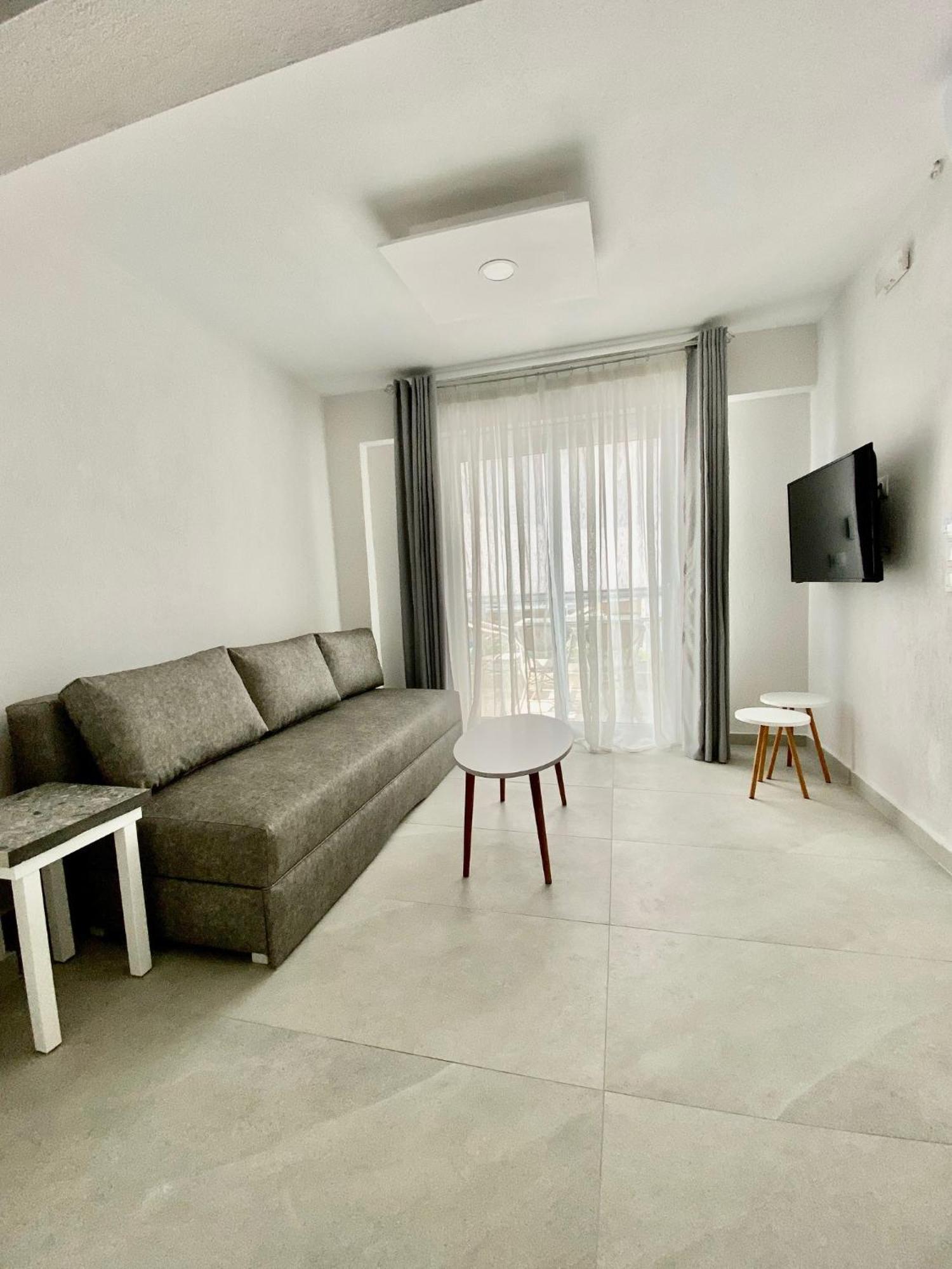 Interni Luxury Living Apartment นิกิติ ภายนอก รูปภาพ