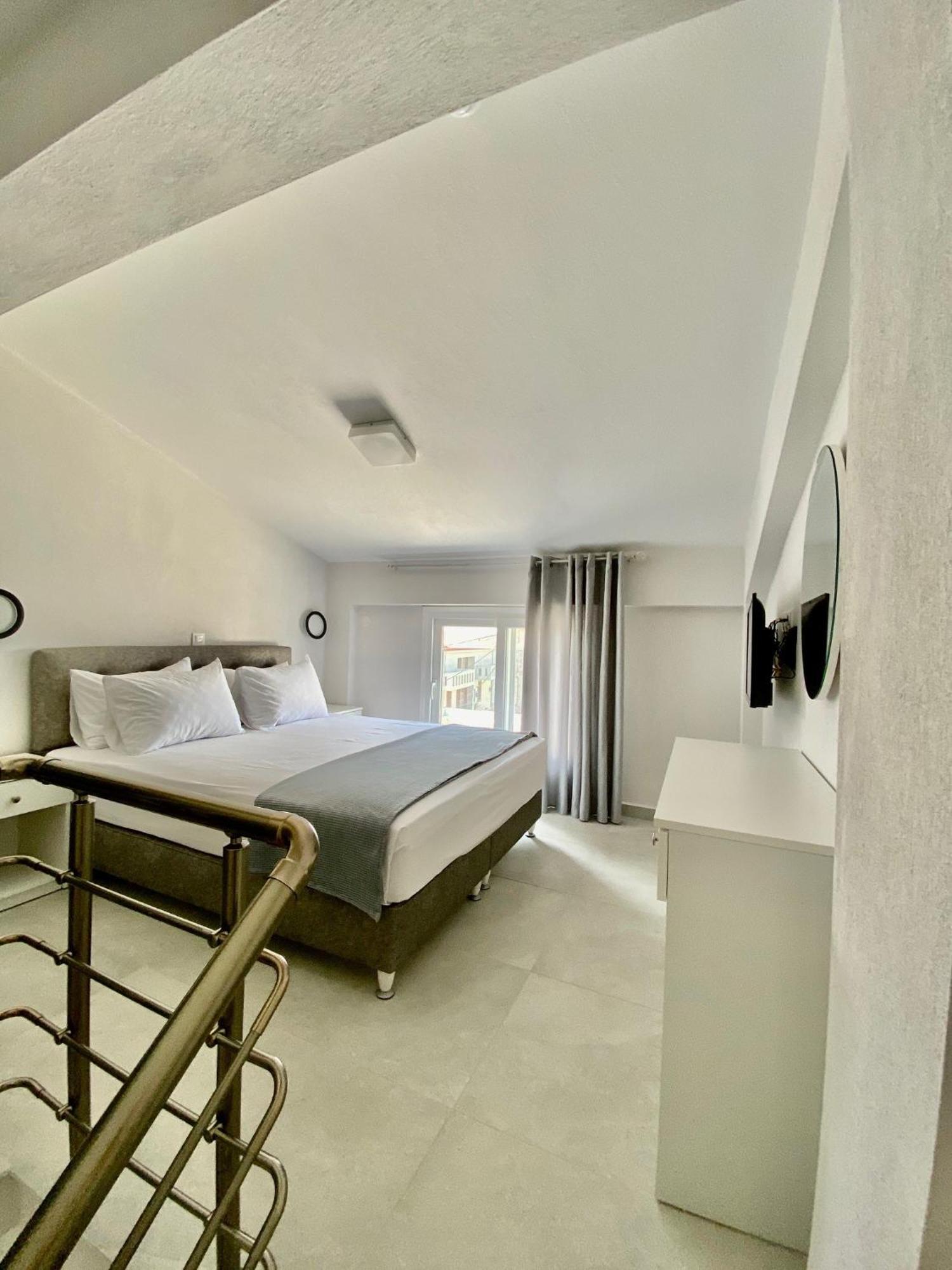 Interni Luxury Living Apartment นิกิติ ภายนอก รูปภาพ