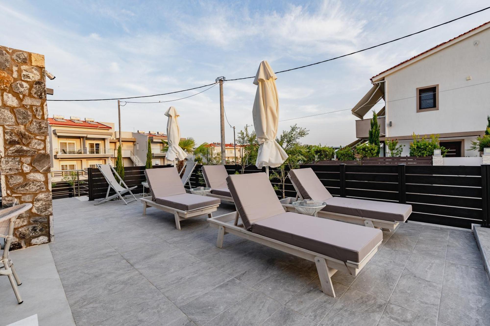 Interni Luxury Living Apartment นิกิติ ภายนอก รูปภาพ